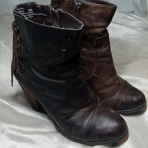 Adam Tucker me too women's brown distressed ankle boots size 6